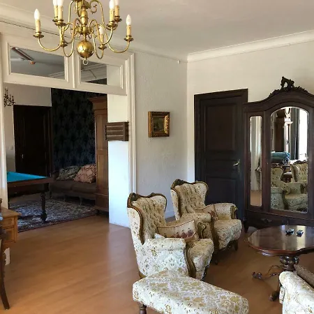 펜션 Chateau Constance 라로셰안알데네